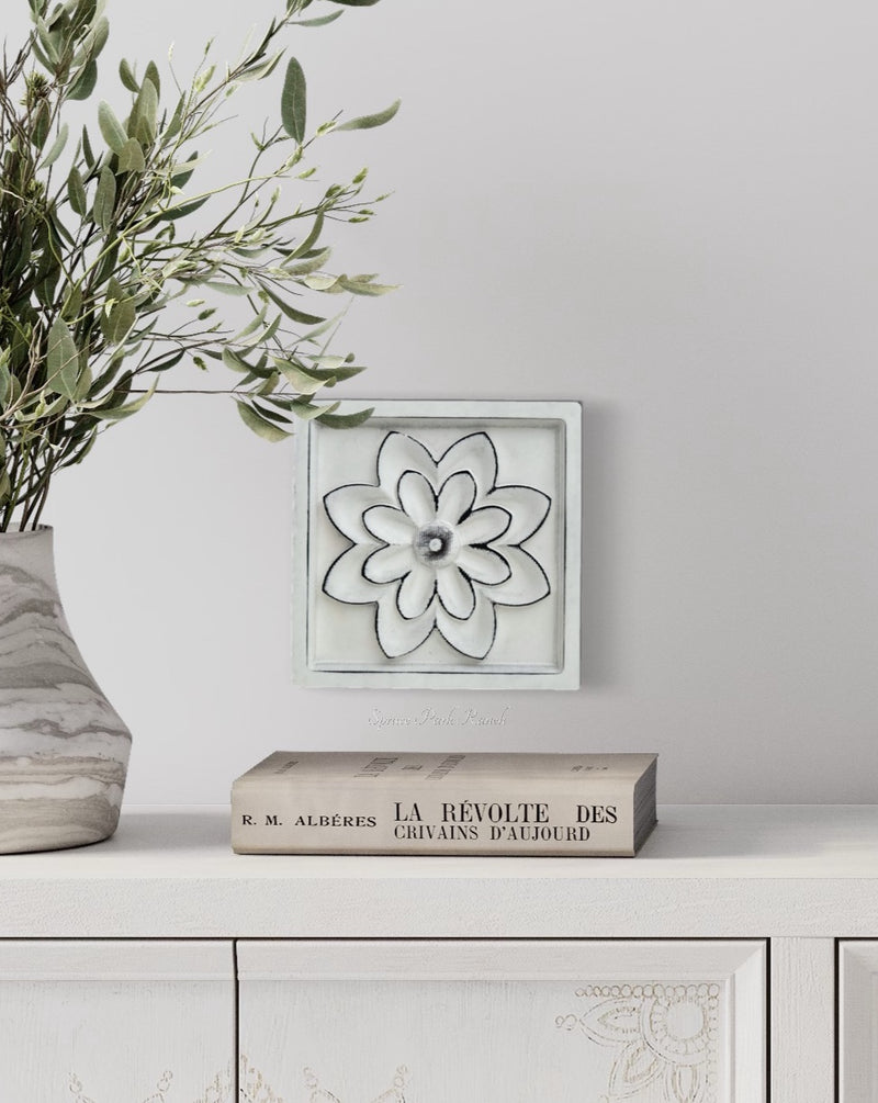 White Daisy Frame