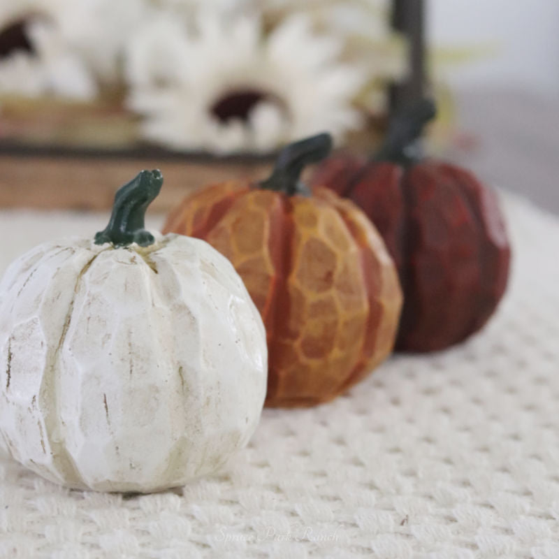 Wood Look Resin Pumpkin Round