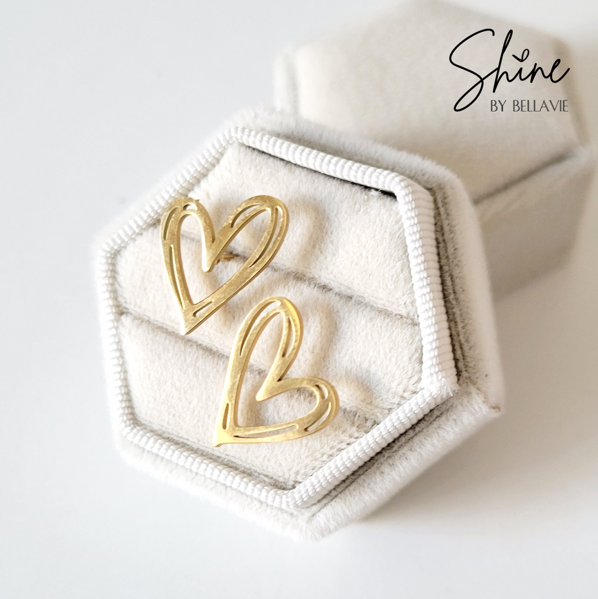 Corazon Heart Stud Earrings