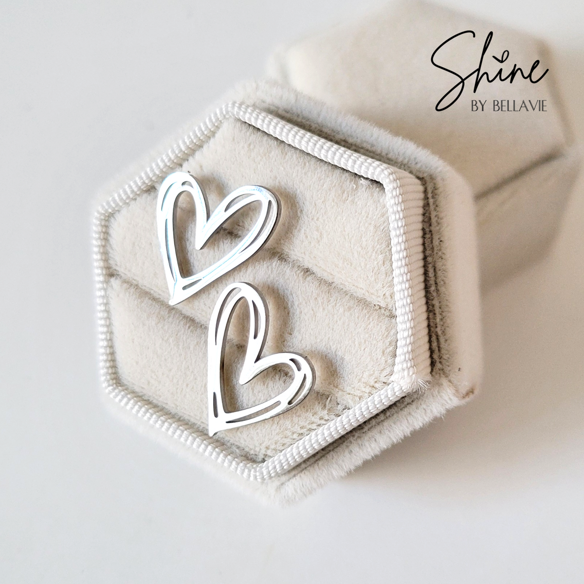 Corazon Heart Stud Earrings